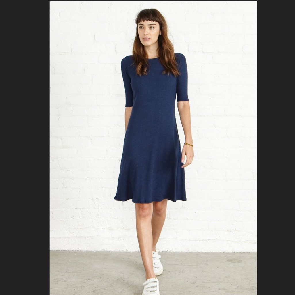 Euc Amour Vert Marilyn Ribbed Modal Dress In Navy